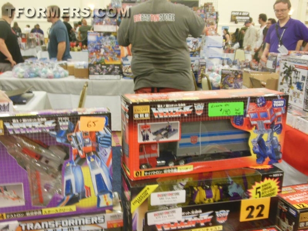 BotCon 2013   The Transformers Convention Dealer Room Image Gallery   OVER 500 Images  (495 of 582)